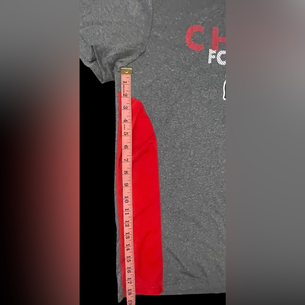 Kansas City Chiefs Gray and Red Football T-Shirt - Picture 3 of 8
